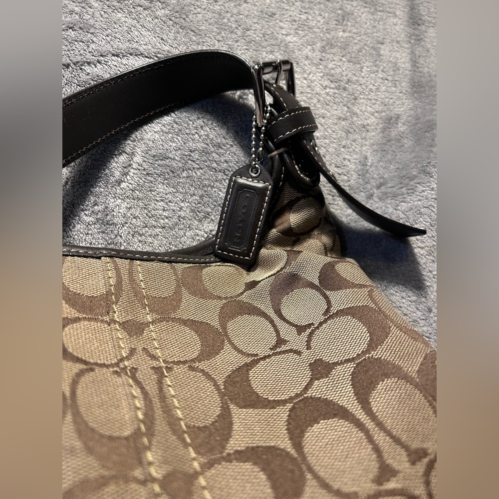 Coach Hamptons Signature Crossbody - Picture 3 of 10